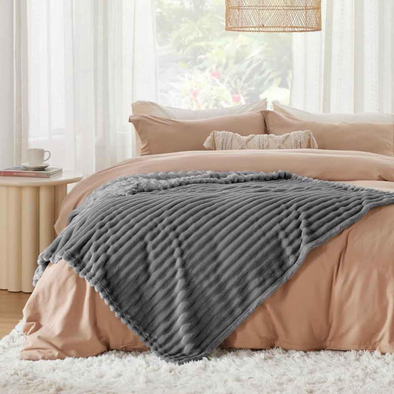 Koc ciemno-szary 160x200 cm mikrofibra Cotton World miękki ciepły pled narzuta na łóżko