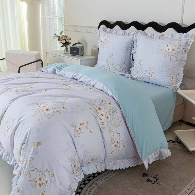 Pościel z falbanką 140x200 mikrofibra Cotton World 2 części niebieska w kwiaty 2905