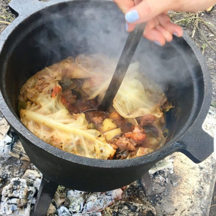 Kociołek żeliwny Odlewnia GierekHoff GH 8011V garnek myśliwski 11 litrów na pieczonki sztućce Colibri 24el gratis