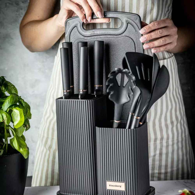 Zestaw noży i przyborów kuchennych w stojaku z deską do krojenia Klausberg KB 7835